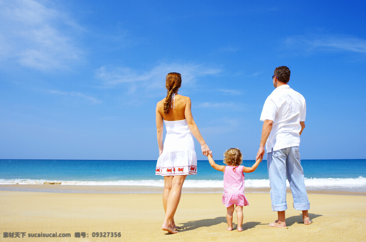 夏日 沙滩 一家人 蓝天 白云 大海 海浪 看海 人物摄影 生活人物 人物图片