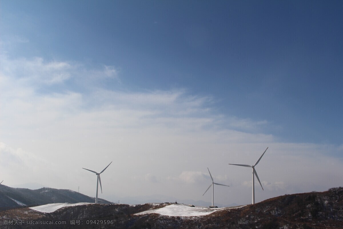天空 风车 山脉 景观 背景 壁纸 自然 海报 自然背景 环保 生态 云彩 白云 蓝天 渐变 山 岩石 阳光 雪 雪山 雪景 风扇 风力发电