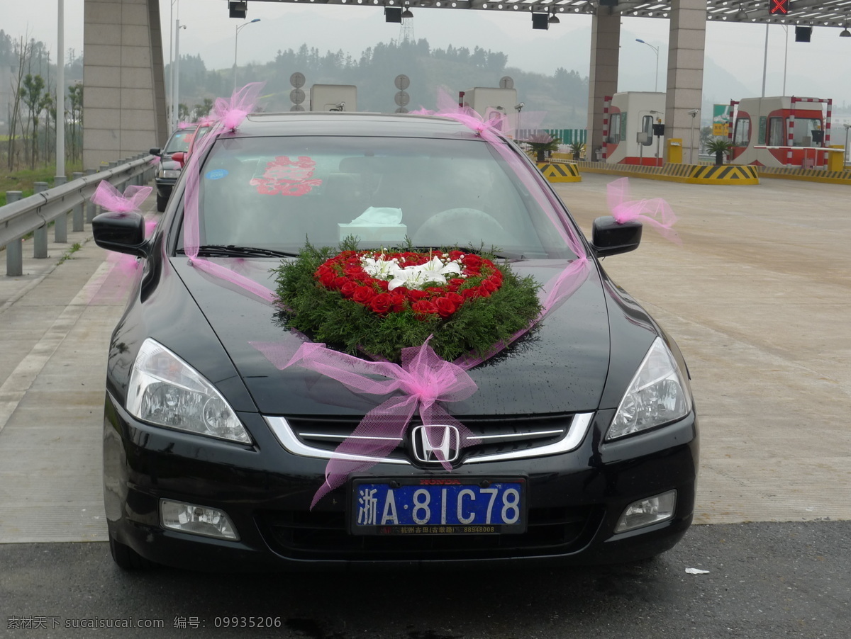 婚车 花车 鲜花 花饰 红花 交通工具 现代科技