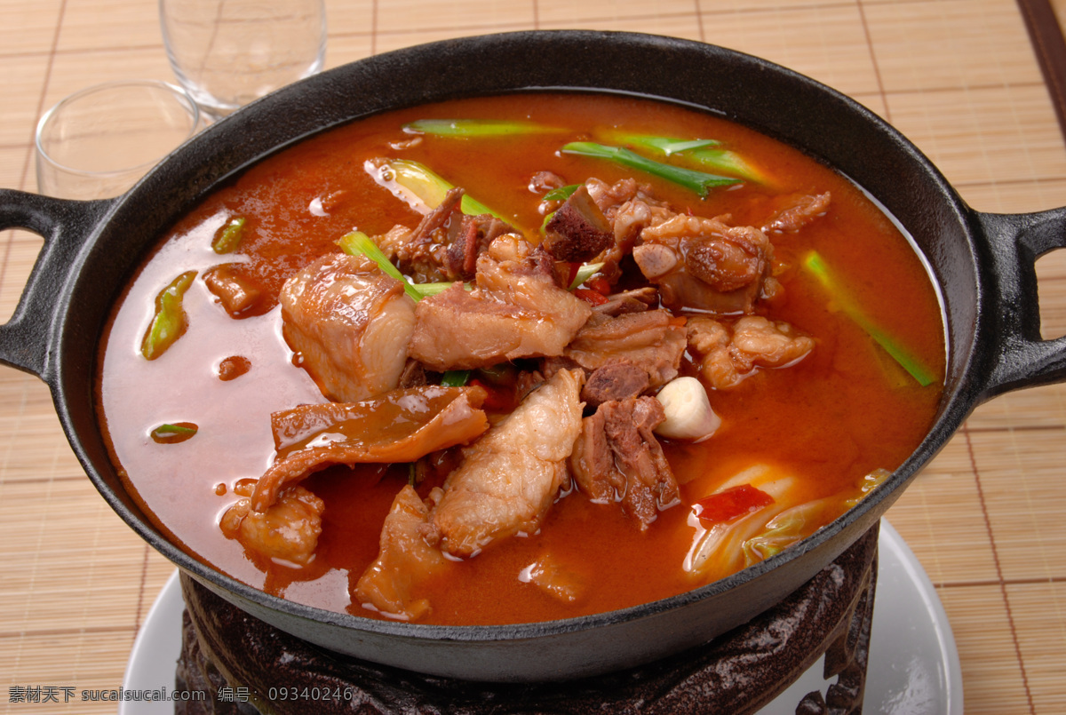 红焖羊肉 铁锅 羊肉 美食 摄影图片 中华美食 大块羊肉 菜式图片 传统美食 餐饮美食