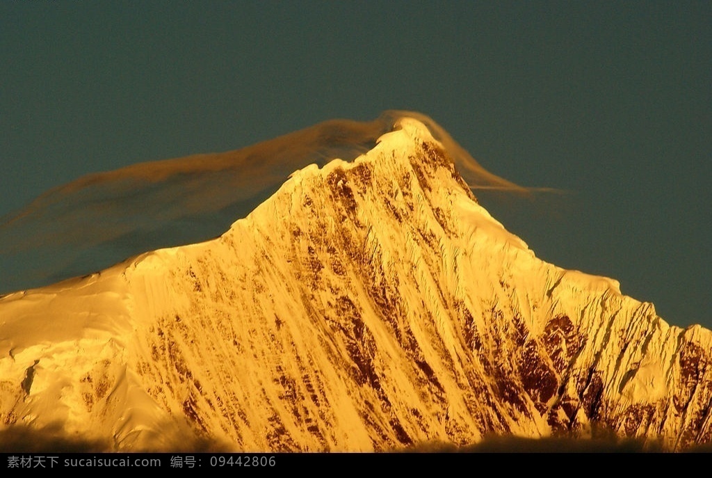 梅里雪山 雪山 香格里拉 主峰 卡瓦格博 峰 日照金山 自然景观 自然风景 摄影图库
