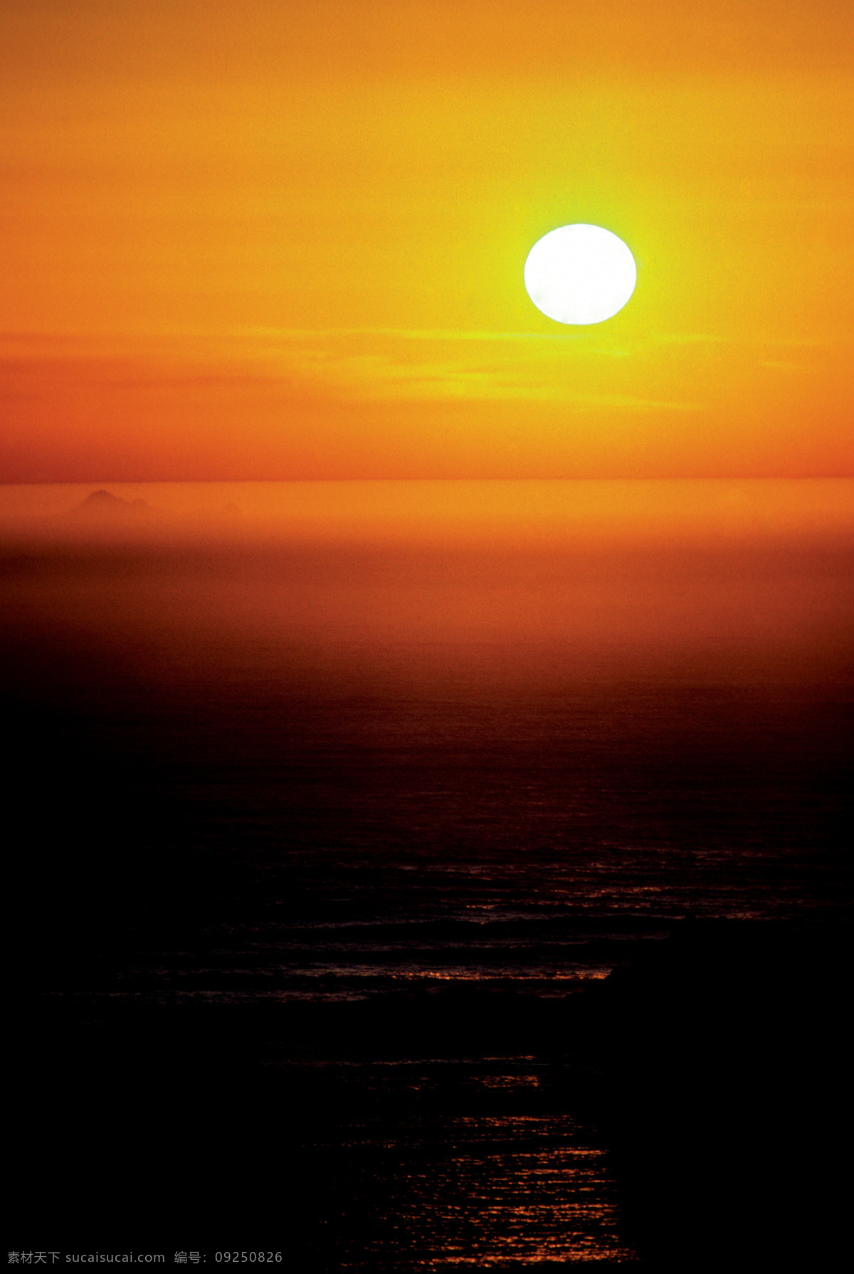 金色 晚霞 夕阳 海面 傍晚 落日 海边 美景 海洋 风景图片 摄影图片 天空图片