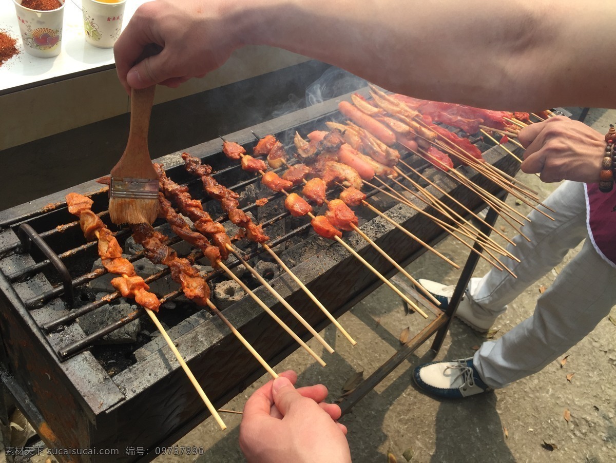 烤 烧烤 小吃 碳烤 野味 烤肉串 烤肉 风味 美食 烤鸡 牛板筋 烧烤架 吃烧烤 木炭烧烤 烤鱿鱼 色香味 羊肉串 烤鸡翅 烧烤食材 餐饮美食 传统美食