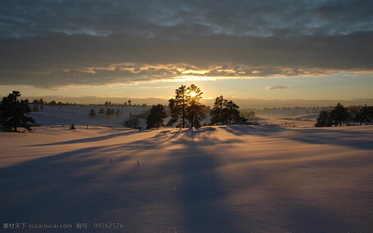 雪地日出 自然风光 雪地 日落 景 雪景 风景 白茫茫 冬天 冬景 树 日出 太阳 银白色 美景 雪山 湖泊 冰 自然景观 自然风景 摄影图库