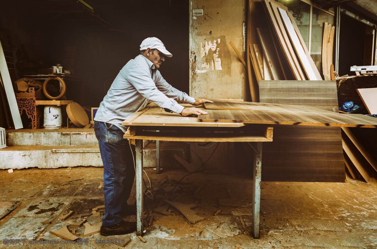 木材工匠 车间 工匠 木材 生产 工艺 家居 板材 切割 高清 拍摄 摄影类 现代科技 工业生产