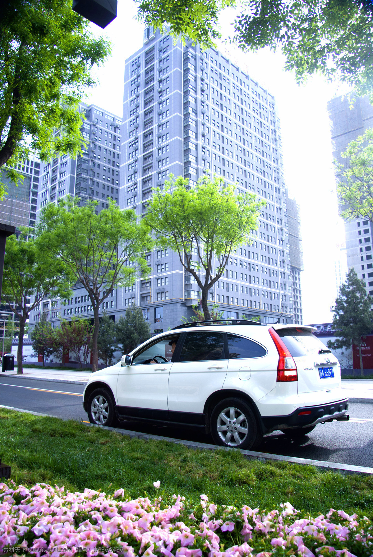 汽车 大楼 大厦 夜色 天空 灯光 广告牌 上海 建筑景观 自然景观 商务 住宿 小区 公路 风景