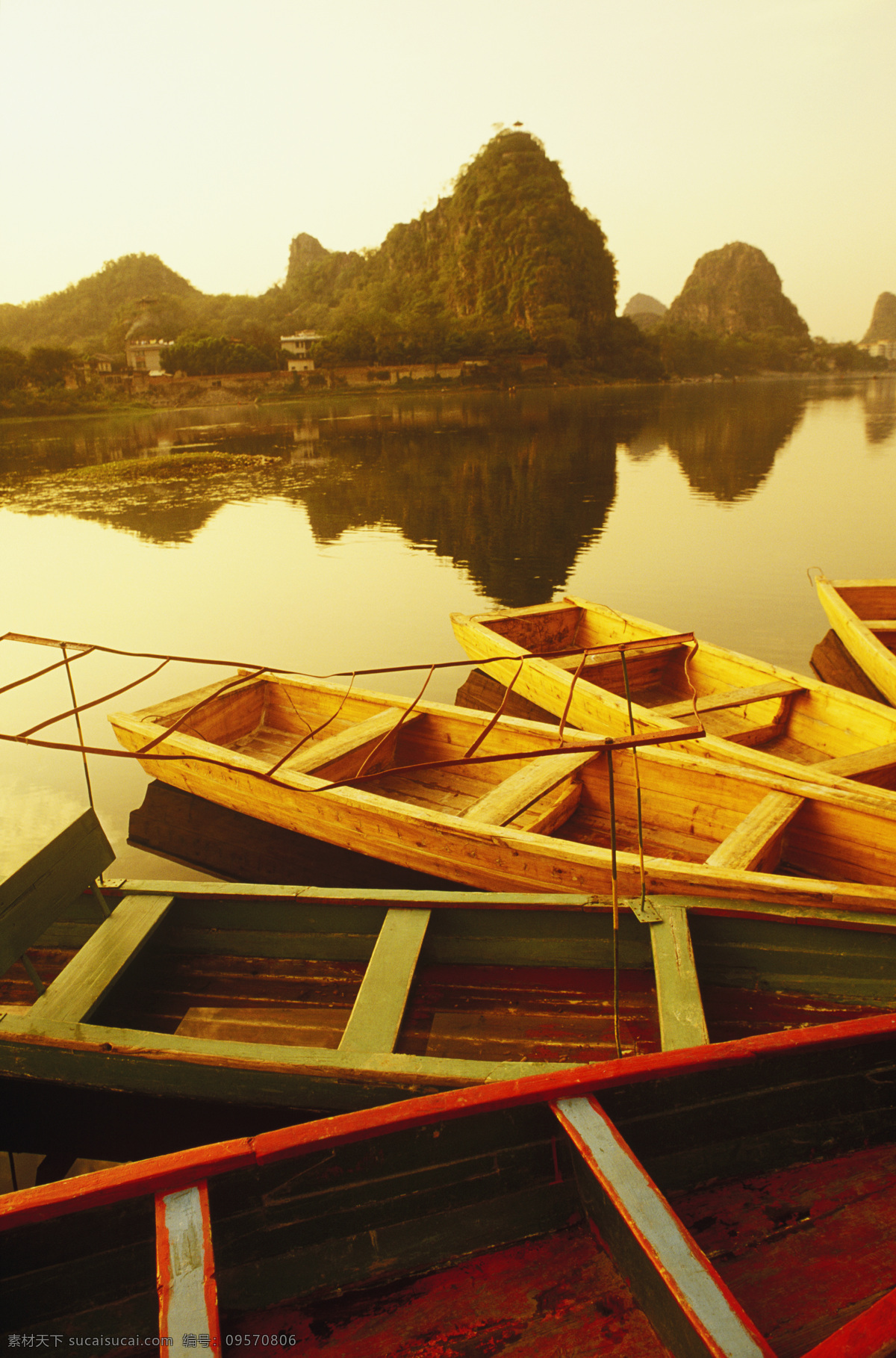 中国 山水 漓江 美景 中国之旅 中国山水 风景 山清水秀 桂林山水 木船 旅行 旅游 自然风光 船 山 江河 高清图片 山水风景 风景图片