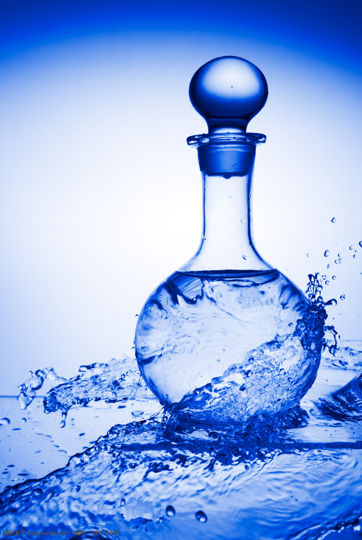 动感 水流 透明 晶莹剔透 动感水珠 水滴 瓶子 玻璃容器 特写 摄影图 水图片 生活百科