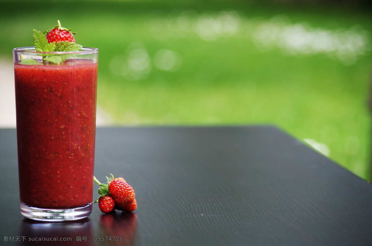 新榨草莓汁 新鲜 水果 草莓 美味 果汁 草莓汁 餐饮美食 饮料酒水