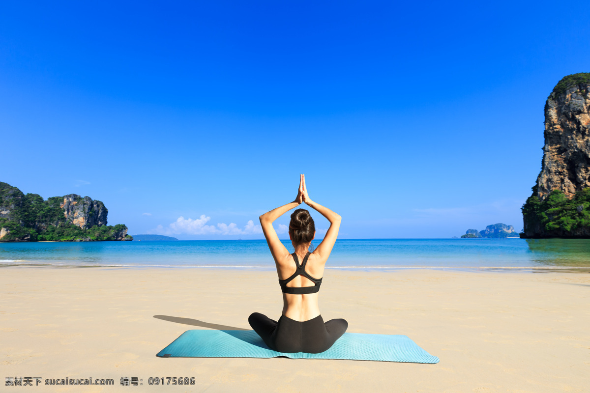 沙滩 打坐 练 瑜伽 美女图片 蓝天 天空 沙滩风景 海滩风景 养生 健身 健美 练瑜伽的美女 健康女性 性感美女 欧美女性 外国女人 人物图片