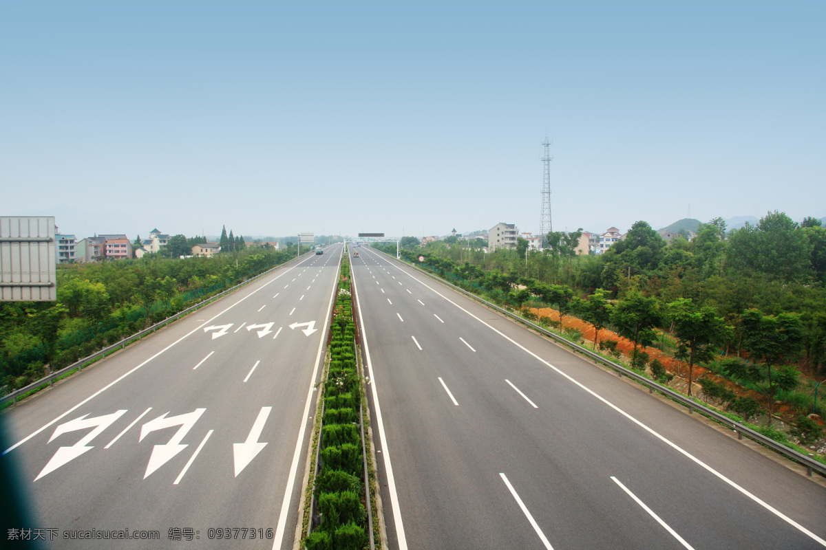 高速公路 公路 路 绿化 路标 箭头 鲜花 笔直 宽阔 整洁 隔离带