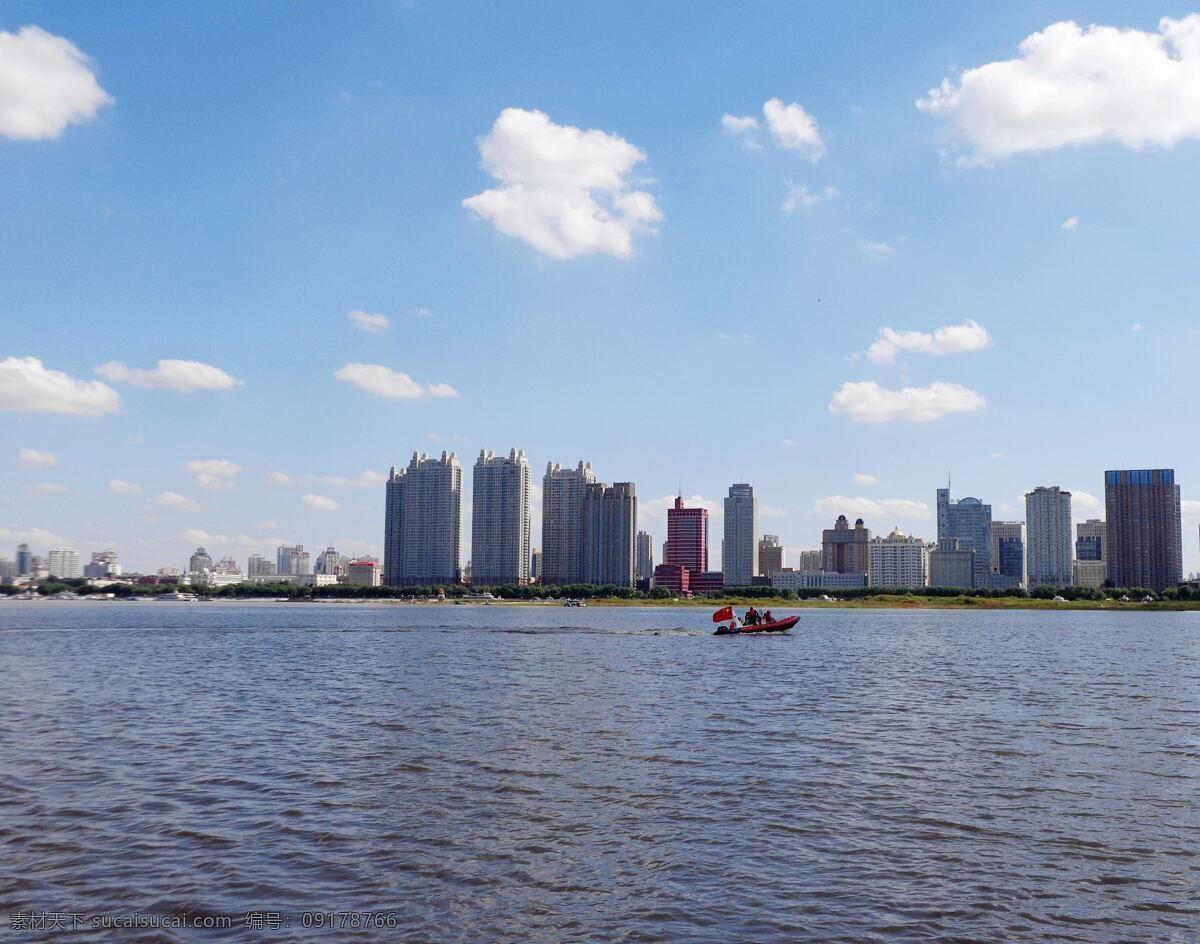 哈尔滨 松花江畔 风景 蓝天 白云 江水 江面 高楼 建筑群 摩托艇 旅游摄影 国内旅游 蓝色