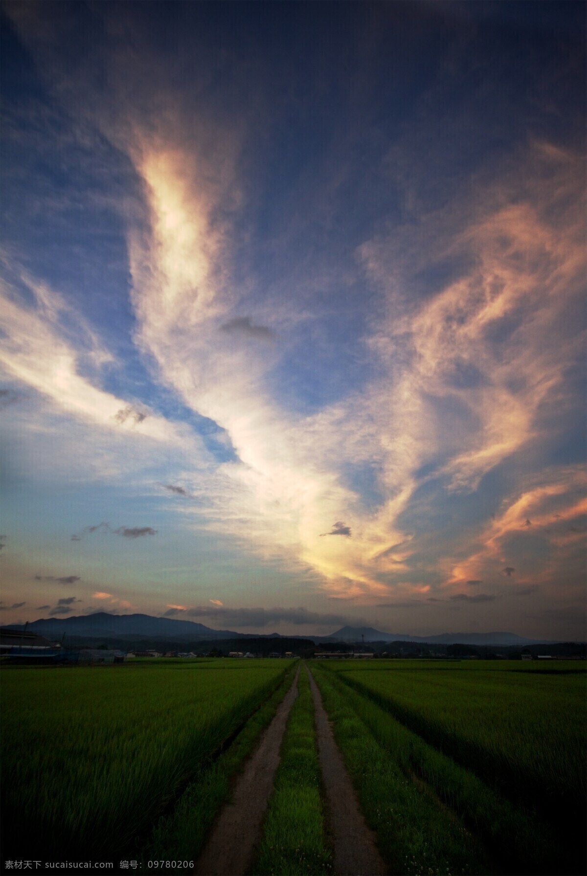 日落晚霞 彩霞云背景 旭日夕阳 彩霞背景 天空背景 底纹 天空底纹 彩色天空 晚霞 日出 日落 夕阳 晨曦 天空 波光粼粼 雷峰塔 风景画 装饰画 火烧云 空 橙红 云 黄昏 傍晚 朝霞 旭辉云霞 海边 云彩 海边云彩 霞光 激光 极光 唯美 海边日出 海边日落 爱情 美好 自然景观