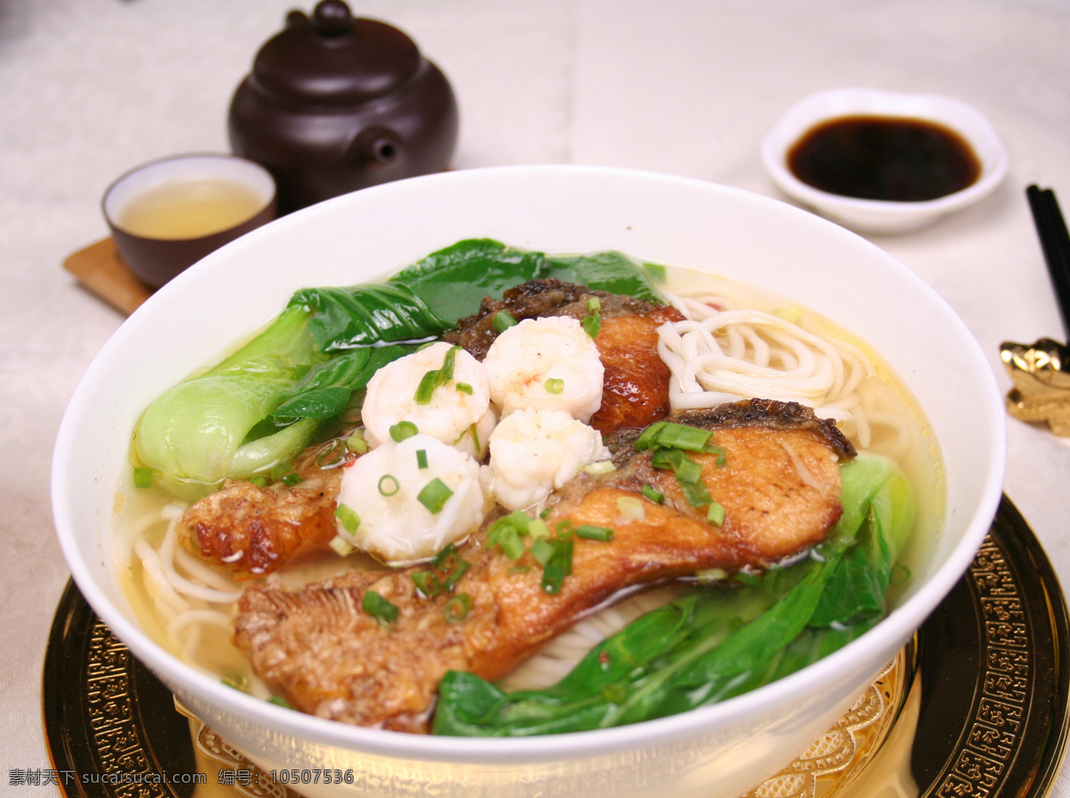 虾仁爆鱼面 虾仁 爆鱼 青菜 传统美食 餐饮美食