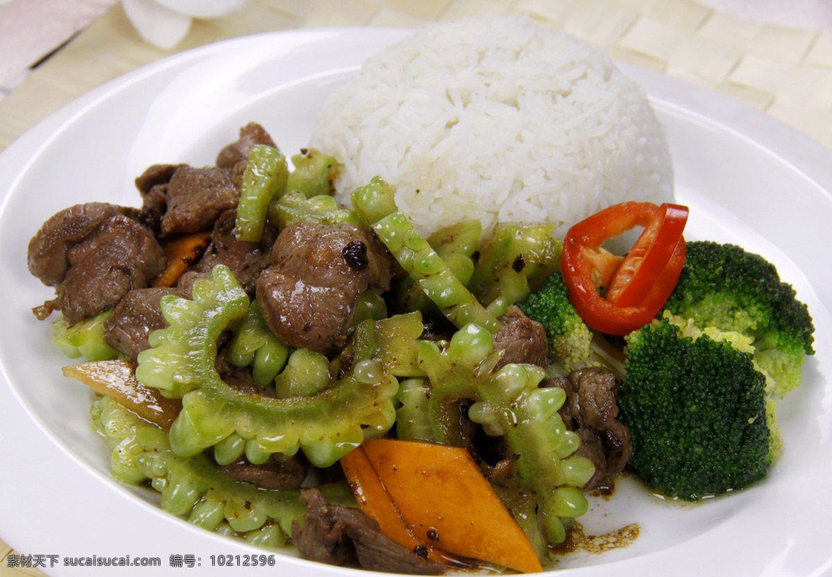 苦瓜 炒 牛肉 配 饭 餐饮美食 传统美食 美食 套餐 配饭 如需使用 请下载高清图 psd源文件 餐饮素材