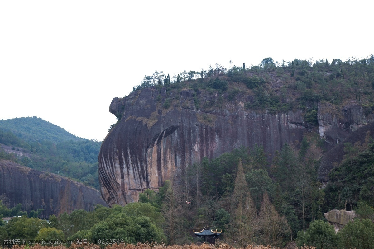 陡峭 重峦叠嶂 山峰 大山 群山连绵 山岩 山谷 峭壁 彩色岩石 森林 绿树 黄花 自然风光 山水风景 自然景观