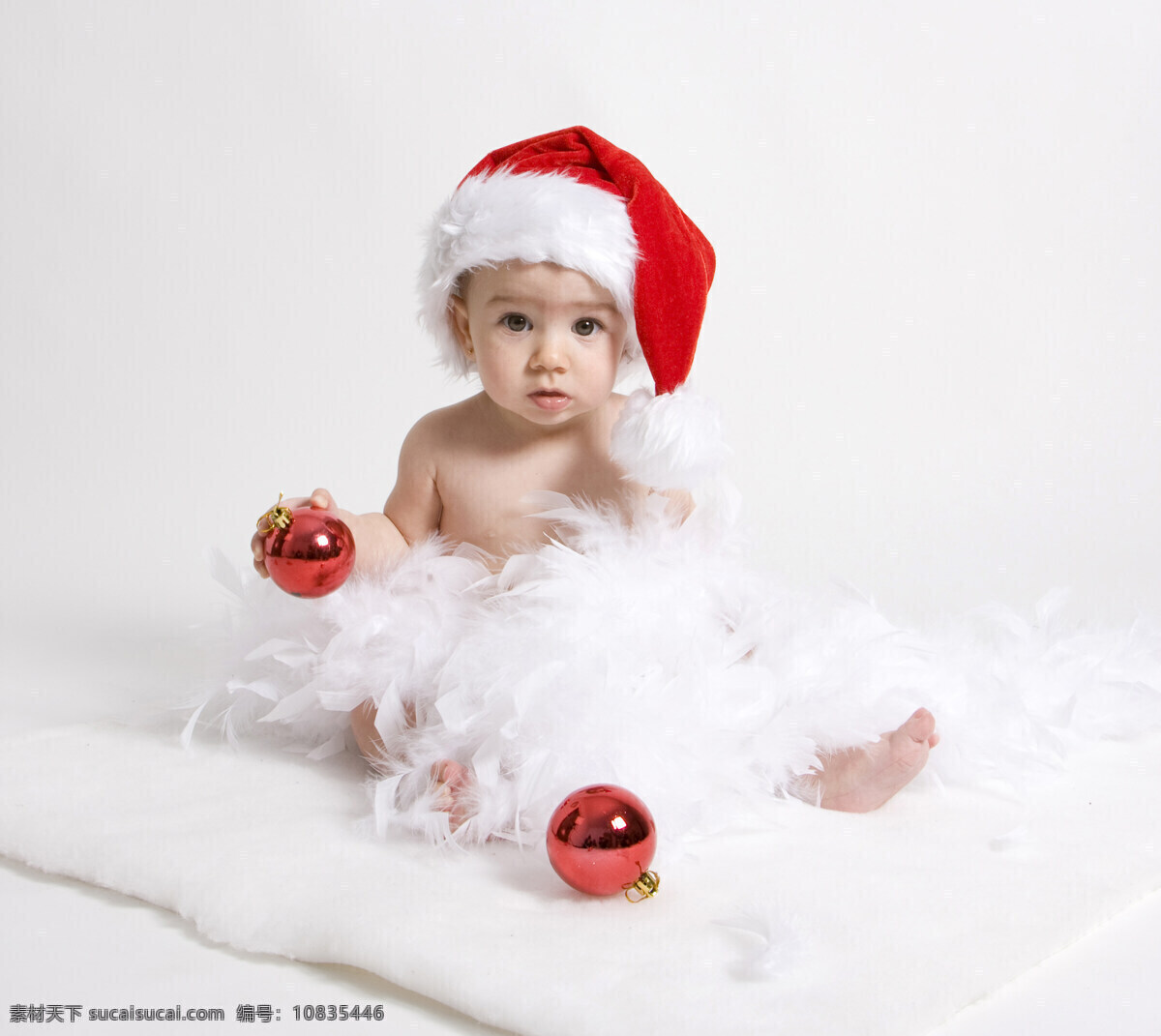 圣诞 吊球 婴儿 拿着圣诞吊球 彩球 圣诞帽 儿童 儿童图片 人物图片