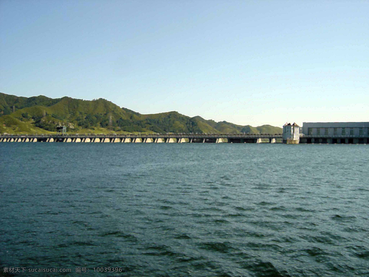 湖 湖畔 湖水 绘画书法 蓝天 山峰 水库 水库设计素材 水库模板下载 大坝 天空 风景画山水画 文化艺术 家居装饰素材 山水风景画