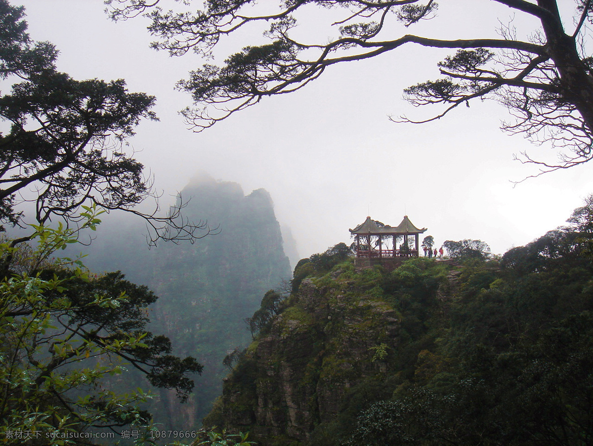 广西柳州市 古亭春 雾气 山峦 亭子 松树 树木 自然风景 自然景观