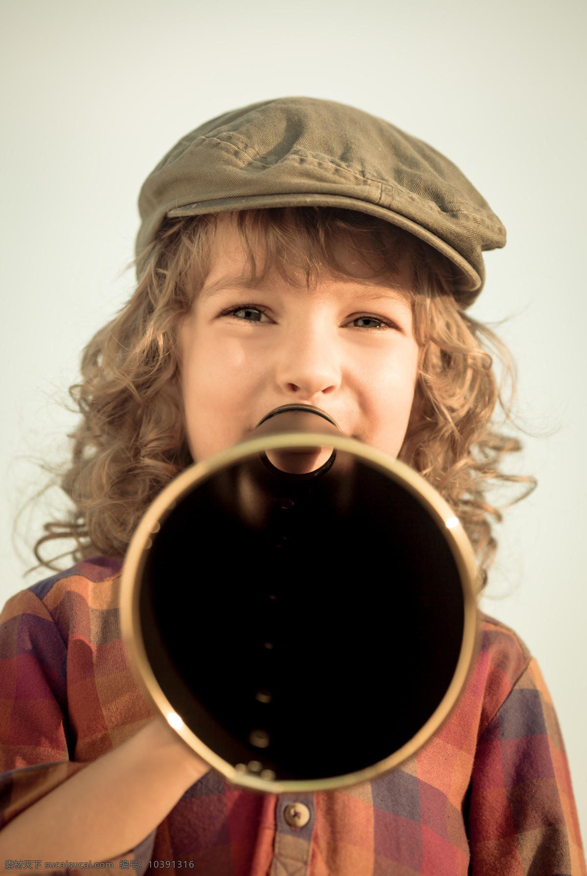 喊 话筒 外国 孩子 儿童 人物摄影 导演 电影 喊话筒 喇叭 儿童图片 人物图片