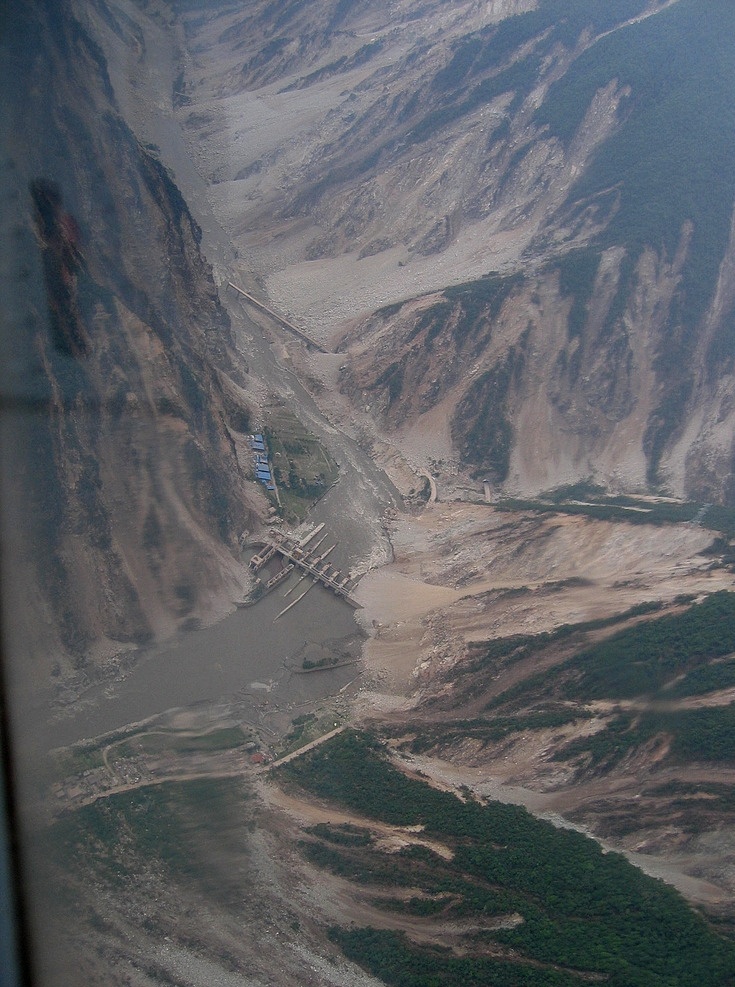 航拍 地震 大地 破坏 地震灾害 地震破坏 泥石流 山崩落石 地质灾害 自然灾害 山地灾害 地质沉降 山体滑坡 堰塞湖 防灾减灾 抗震救灾 灾害治理 地震预报 灾害预警 灾害紧急响应 汶川 苦难的历程 痛苦的记忆 地质 科学 地理 发现 自然景观 自然风景