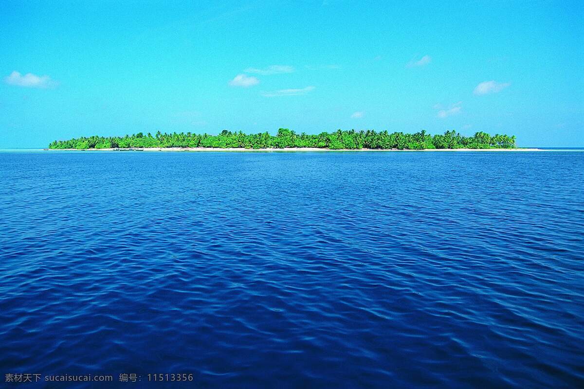 蓝色 海面 绿岛 海平面 绿洲 水波 平静的海 风景 生活 旅游餐饮