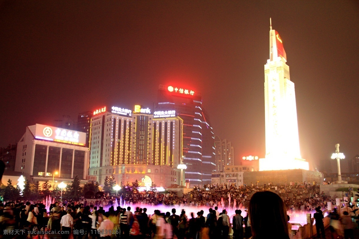 八一广场 南昌 英雄纪念碑 军旗 升起 地方 夜景 建筑景观 自然景观