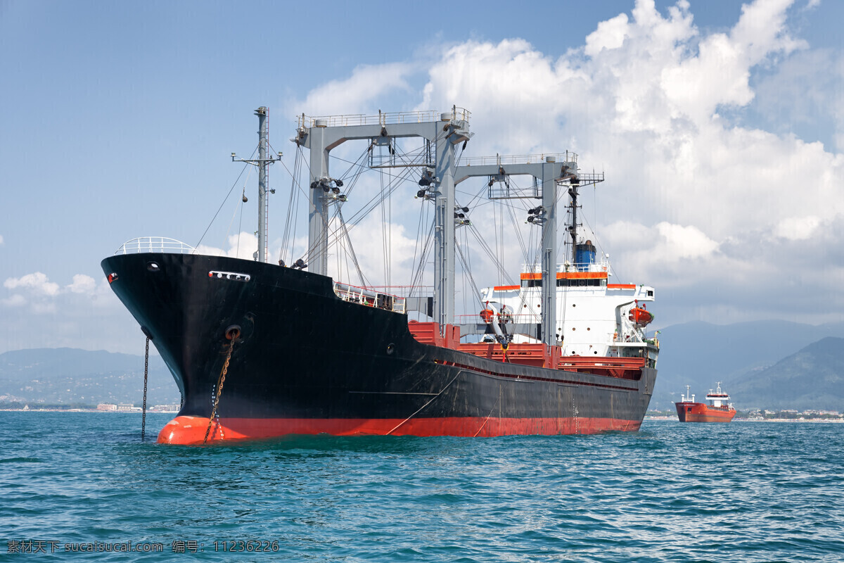 货轮 装货 海面 沿海 红色货轮 大海 集装箱 海洋 远航 豪华 轮船 船舶 游轮 船只 航行 航海 海景 生活交通 现代科技 交通工具