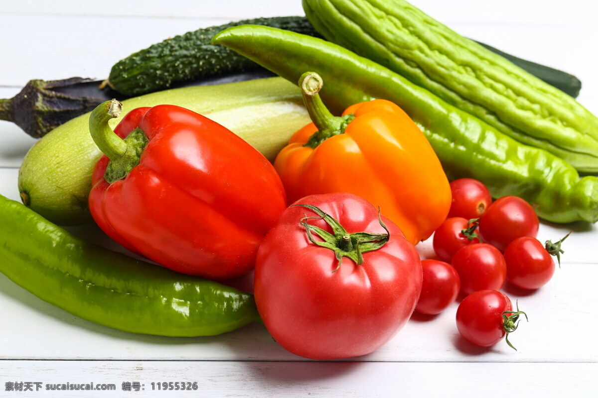 瓜果 蔬菜 番茄 苦瓜 辣椒 鲜艳 红绿 新鲜蔬菜 餐饮美食