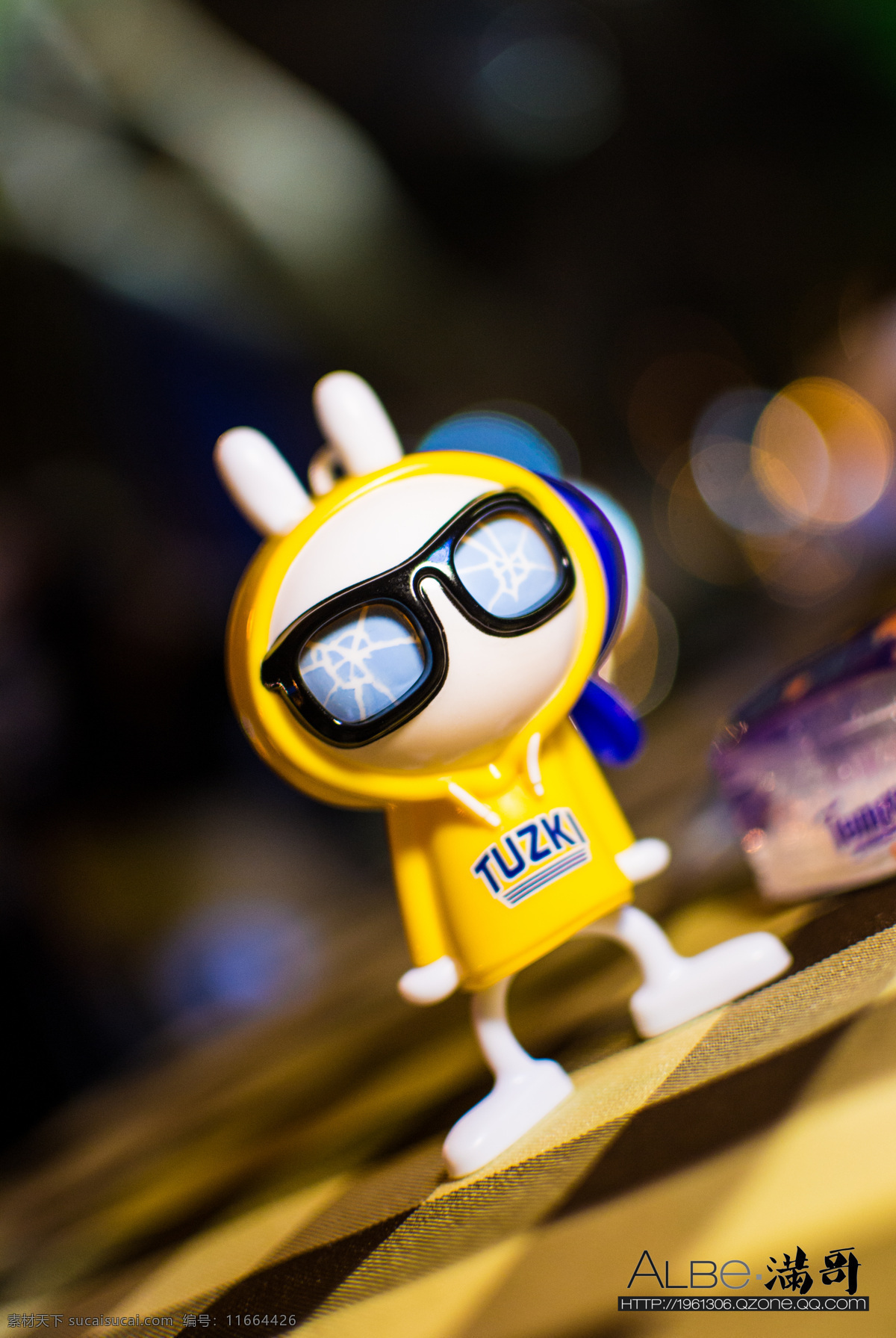 兔斯基 黄色 眼镜 可爱 肯德鸡 搞笑 近影 文化艺术