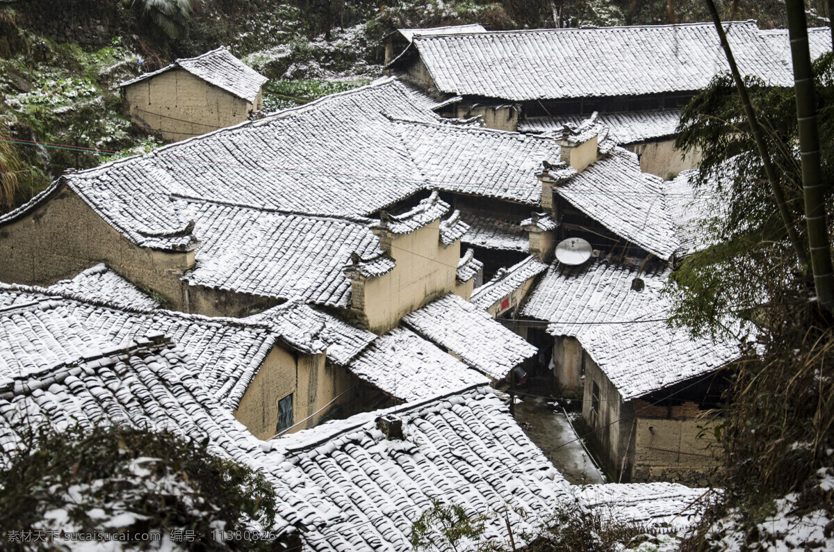 山村雪景 老房子 老建筑 古建筑 瓦房 泥墙 瓦片 古村 村庄 村落 雪天 积雪 下雪 村庄雪景 国内旅游 旅游摄影