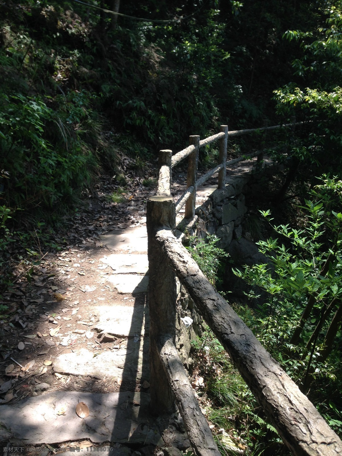 山间石头小道 林间小道 张间林荫小道 林荫小道 张间小道 山间护栏小道 石护栏小道 自然景观 山水风景