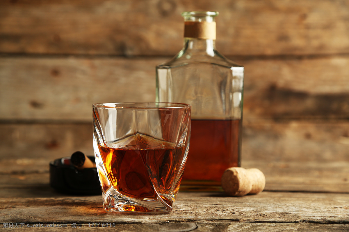 威士忌 洋酒 酒瓶 酒水 玻璃酒杯 玻璃杯子 酒类图片 餐饮美食
