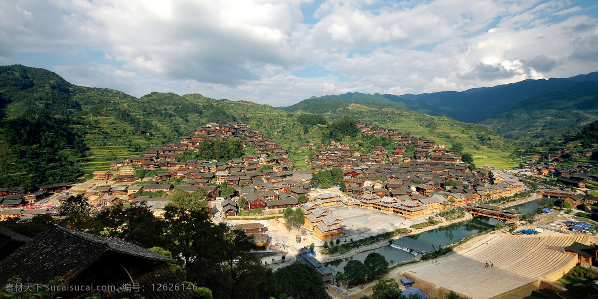 中国 西江 千 户 苗寨 全景 苗族建筑 吊脚楼 天空白云 小河 木风雨桥 田园 旅游摄影 自然风景 摄影图库