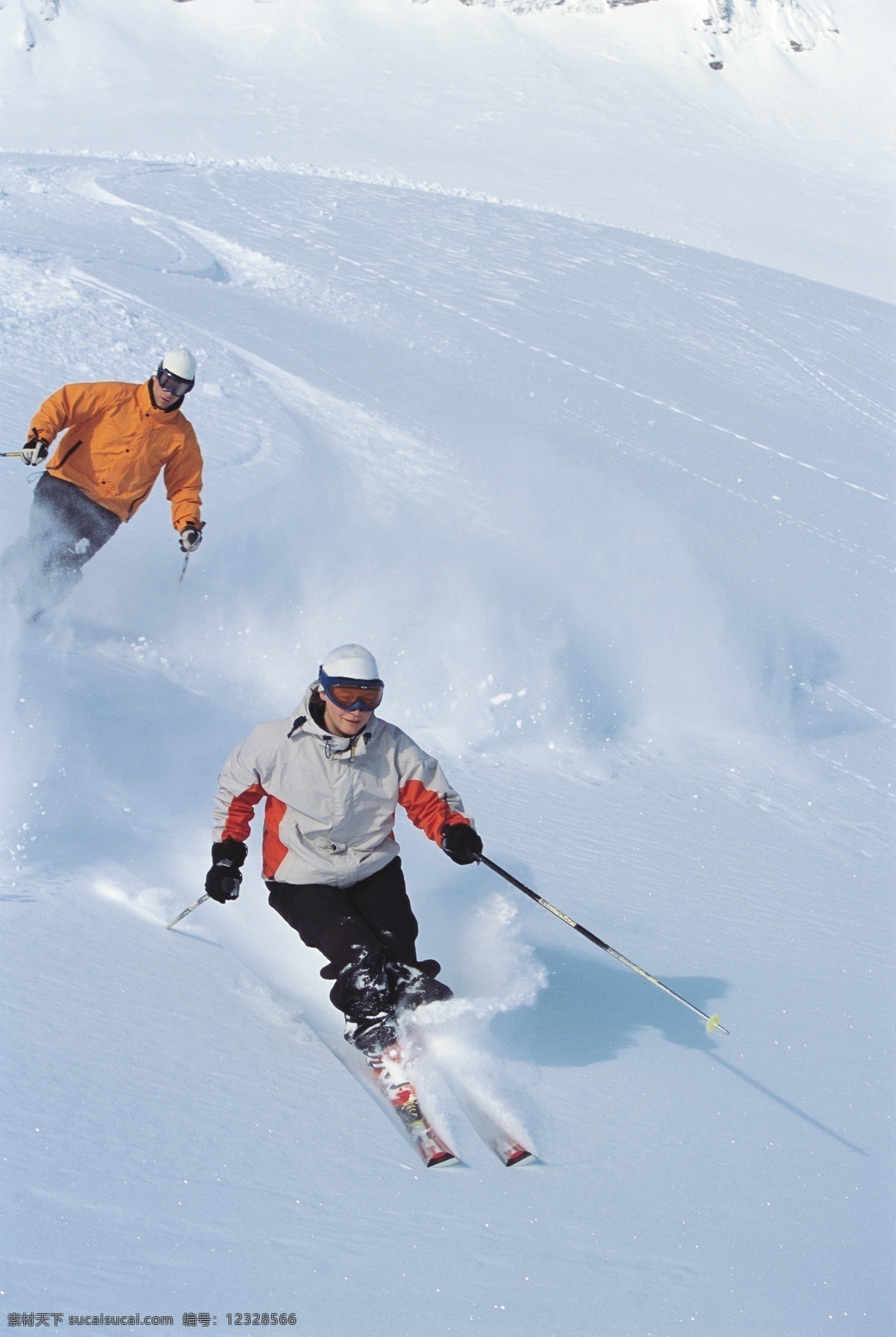 雪地 上 滑雪 运动员 高清 雪地运动 划雪运动 极限运动 体育项目 下滑 速度 运动图片 生活百科 雪山 风景 摄影图片 高清图片 体育运动 蓝色