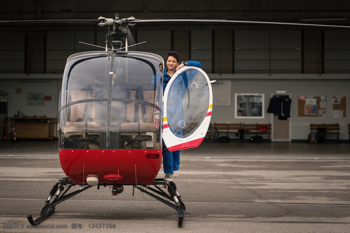 直升飞机 女 飞行员 直升机 女人 女性 交通工具 航空 飞机图片 现代科技