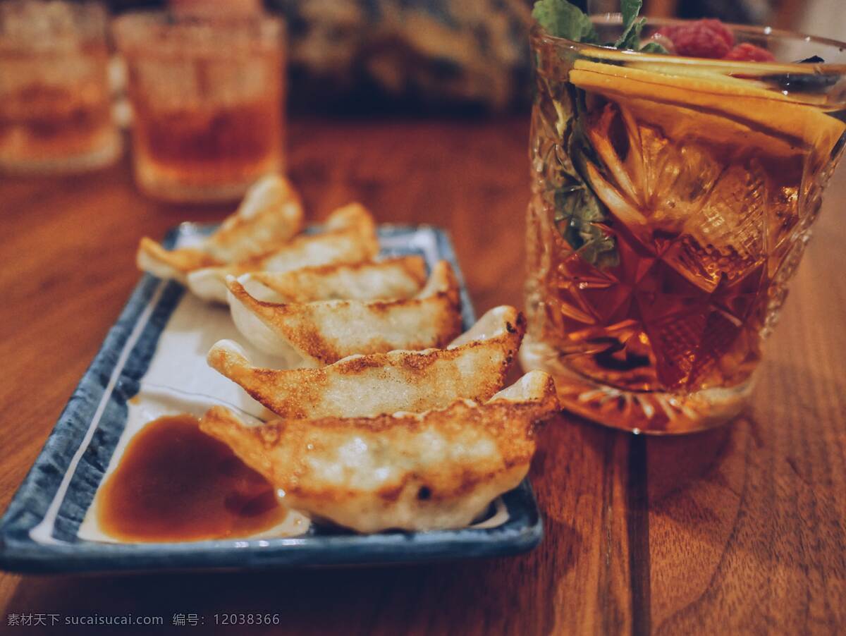 煎饺 饺子 传统小吃 面食 面点 中华小吃 餐饮美食 传统美食