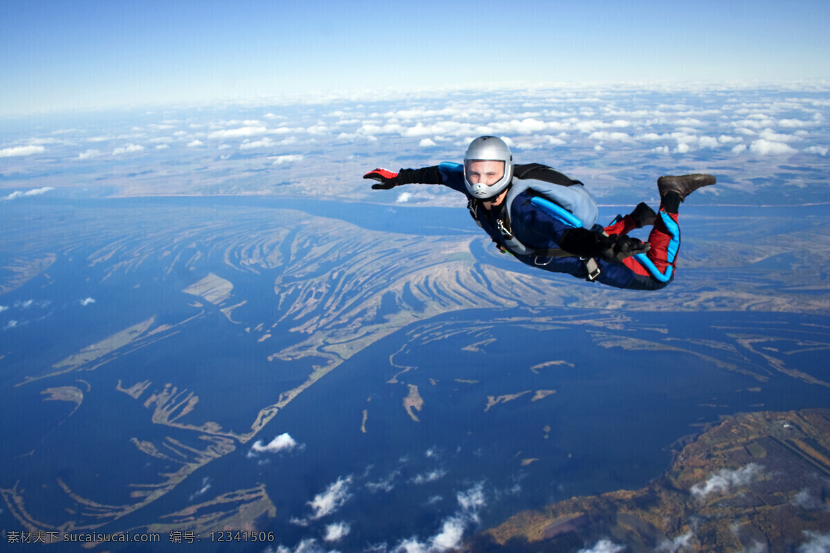 天空 中 飞翔 男人 蓝天 跳伞 山川 体育运动 冒险 刺激 户外运动 生活百科