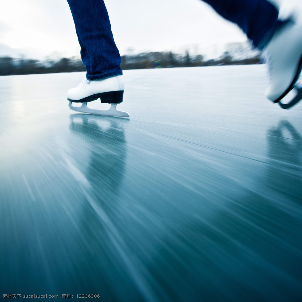 冰场 上 滑冰 运动员 体育运动 健身运动 滑冰运动员 冰刀鞋 生活百科