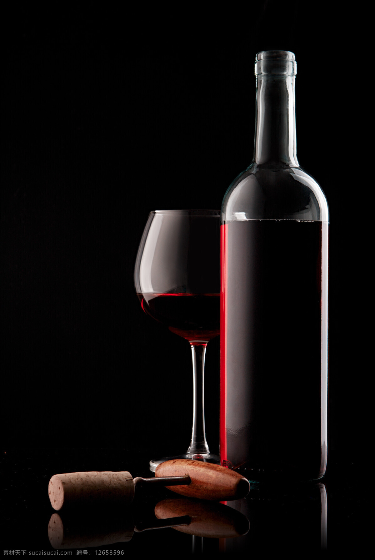 葡萄 美酒 红酒与葡萄 饮品 红酒 葡萄酒 水果 绿叶 酒瓶 开酒器 酒杯 高脚杯 玻璃杯 酒类图片 餐饮美食