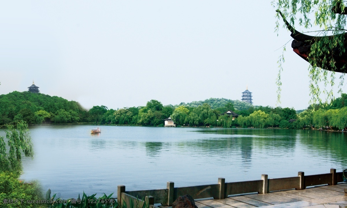 杭州西湖 杭州 西湖 白塔 树木 柳树 围栏 小船 湖面 自然景观 自然风光