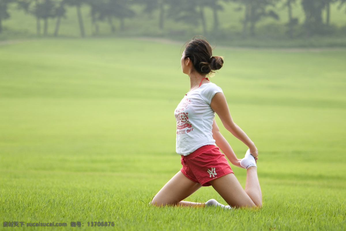 户外 练 瑜珈 人物 练瑜珈的人物 健身 生活人物 人物图片