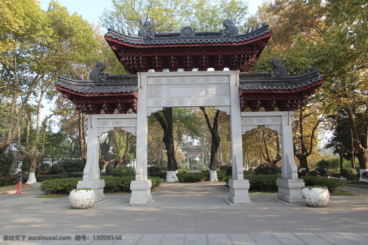 南京 玄武湖 南京玄武湖 后湖 北湖 牌坊 牌楼 古建筑 园林建筑 皇家园林 园林风景 江南风景 江南园林 文化圣地 蓝天 江南水乡 旅游摄影 国内旅游
