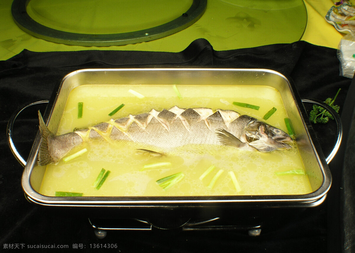 明 炉 上汤 红 鳟鱼 明炉 红鳟鱼 鱼 传统美食 餐饮美食