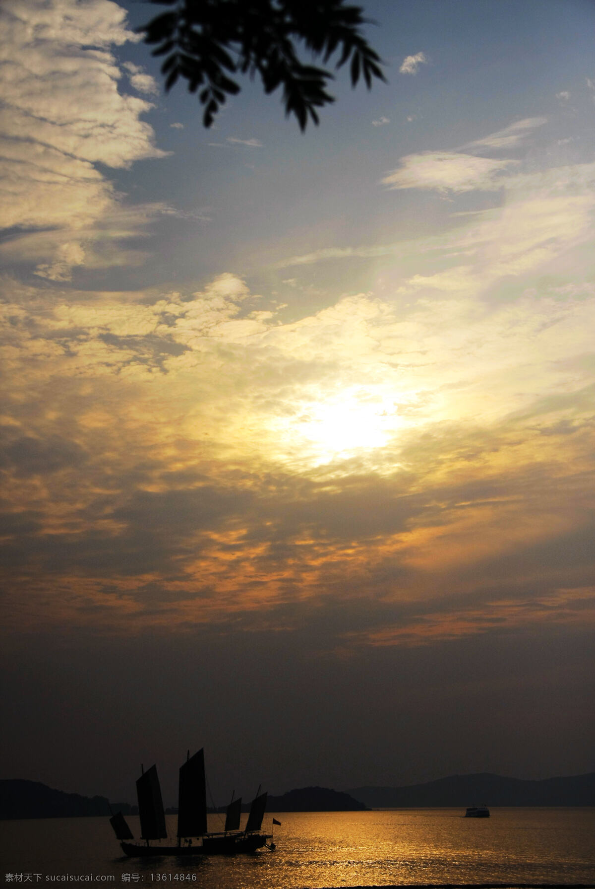 夕阳免费下载 帆船 湖水 金色 美景 夕阳 风景 生活 旅游餐饮
