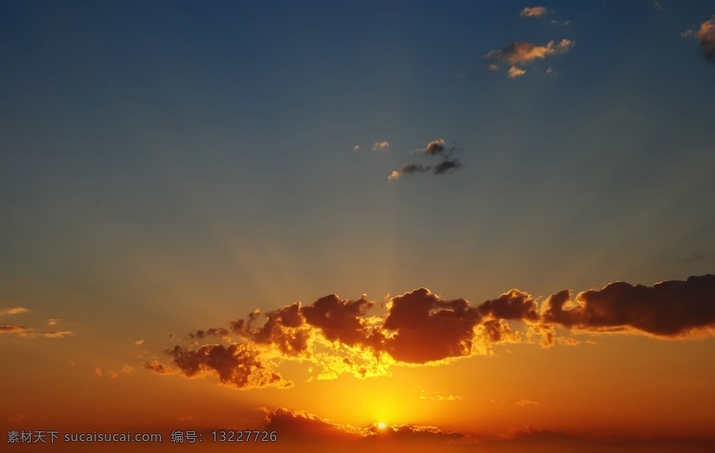 天空素材图片 天空 云 蓝天 白云 云层 云彩 彩云 云朵 云团 云端 云层之上 高空中云彩 蔚蓝的天空 风景 自然景观 自然风景