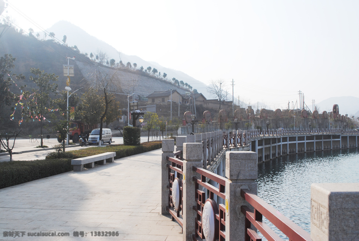 城市 河畔 大楼 大山 风景 河流 河水 建筑 建筑景观 城市河畔 桥 天空 楼盘 自然景观 矢量图 建筑家居