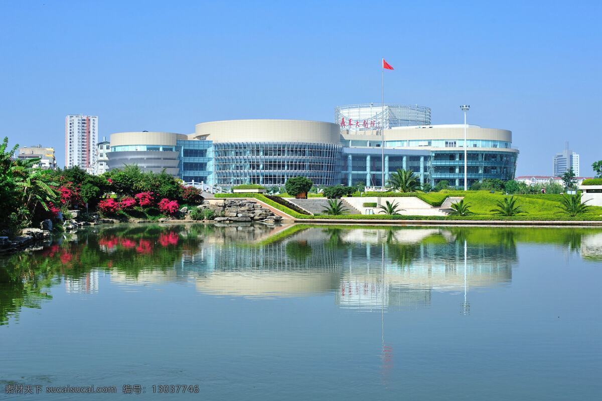 聂耳大剧院 湖边 聂耳 大剧院 倒影 风景 自然 建筑摄影 建筑园林