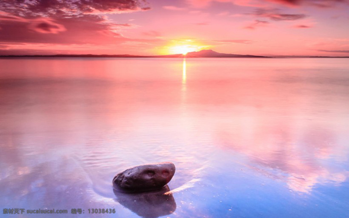 海上夕阳 夕阳 落日 海上美景 海 石头 彩色的天空 天空 海面 平静的海面 海上的石头 唯美的海 海天 阳光 爱收集 自然景观 自然风景