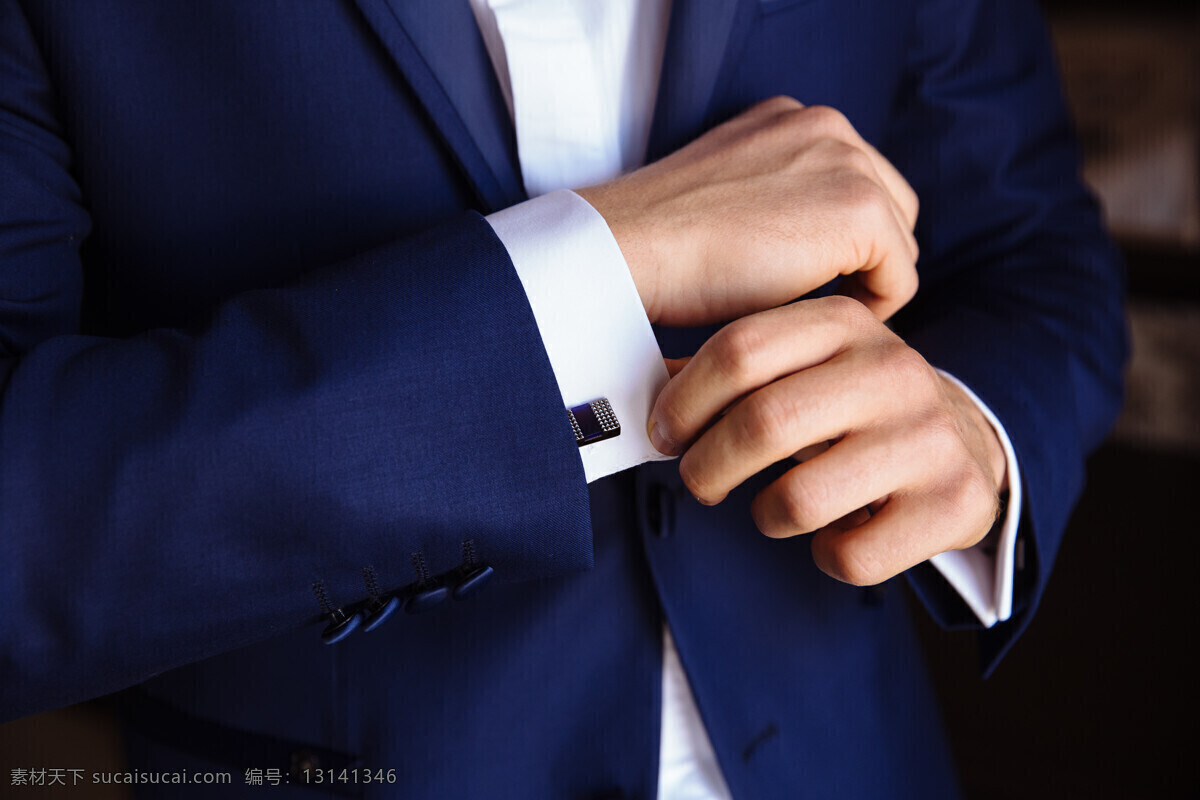 男人 型男 西服 西装 男装 绅士 礼服 欧美型男 绅士之夜 时尚 海报 先生 明星 嘉宾 潮男 手势 男人手势 衣袖 袖标 人物图库 男性男人